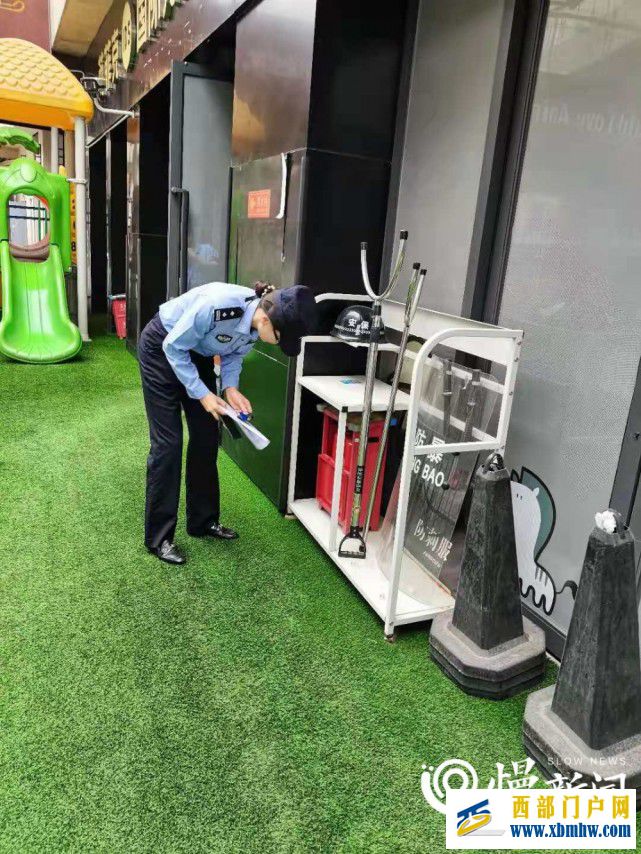 “六一”將至南岸警方為小朋友送平安(圖1)