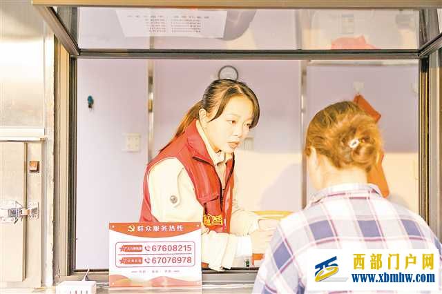 川美碩士江北區(qū)當(dāng)專職網(wǎng)格員 “三色”畫出居家老人“滿格”幸福感(圖1) 川美碩士江北區(qū)當(dāng)專職網(wǎng)格員 “三色”畫出居家老人“滿格”幸福感(圖1)